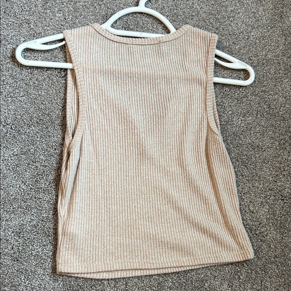 3/15$ 🛍️ Lulu's Beige Ribbed Knit Crop Top - Picture 5 of 6